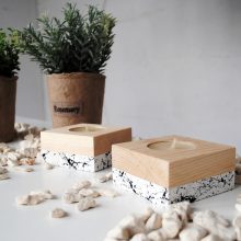 Ξύλινα κηροπήγια για ρεσώ από ξύλο έλστου σετ 2 τεμαχίων – βαμμένα με τεχνική μαρμάρου Ξύλινα κηροπήγια για ρεσώ από ξύλο έλστου σετ 2 τεμαχίων – βαμμένα με τεχνική μαρμάρου