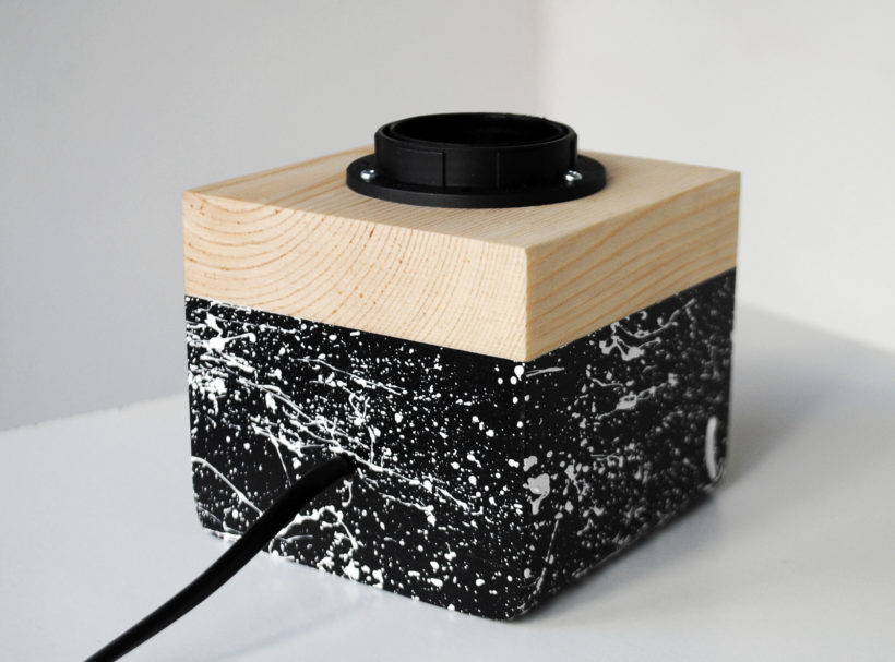 Χειροποίητο Ξύλινο Επιτραπέζιο Φωτιστικό 'Edison Cube Spruce Splashes'