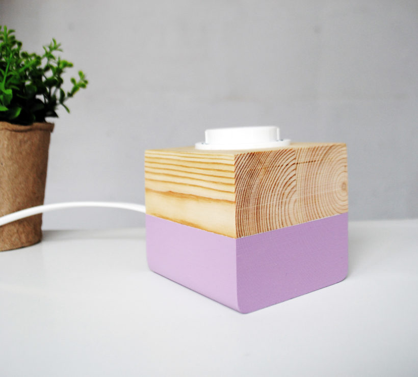 Χειροποίητο Ξύλινο Επιτραπέζιο Φωτιστικό ‘Edison Cube Spruce Monochrome’