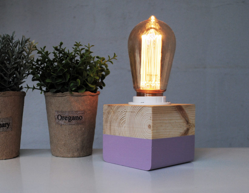 Χειροποίητο Ξύλινο Επιτραπέζιο Φωτιστικό ‘Edison Cube Spruce Monochrome’