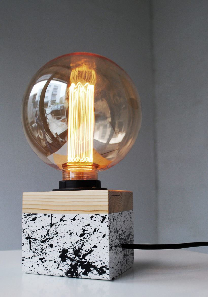 Χειροποίητο Ξύλινο Επιτραπέζιο Φωτιστικό 'Edison Cube Spruce Splashes'