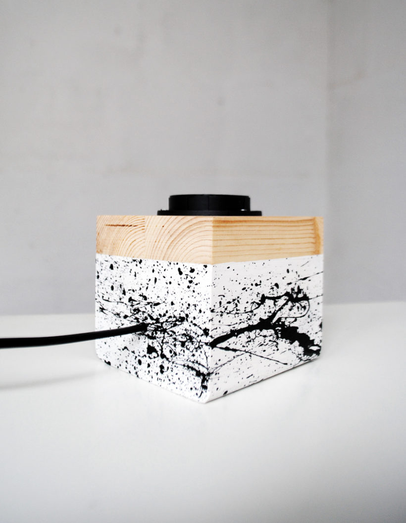 Χειροποίητο Ξύλινο Επιτραπέζιο Φωτιστικό 'Edison Cube Spruce Splashes'