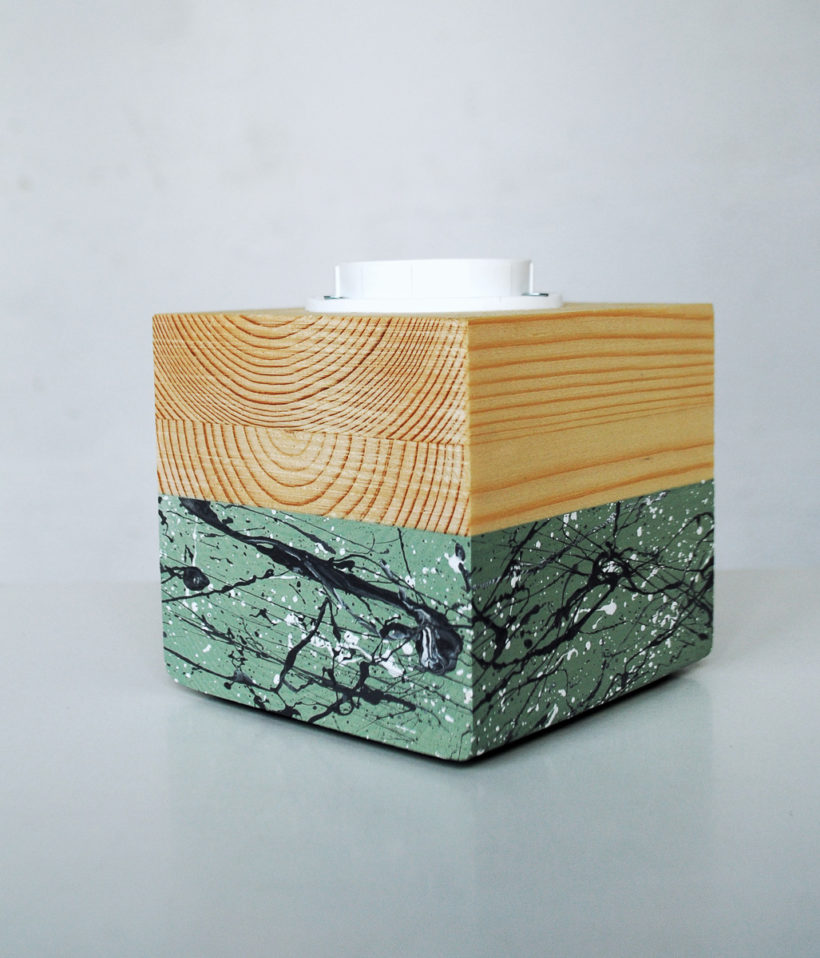 Χειροποίητο Ξύλινο Επιτραπέζιο Φωτιστικό 'Edison Cube Spruce Splashes'