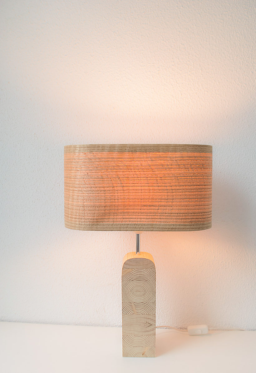 Handmade Wooden Table Lamp 'Motif Wood 3 Oak Wagon'