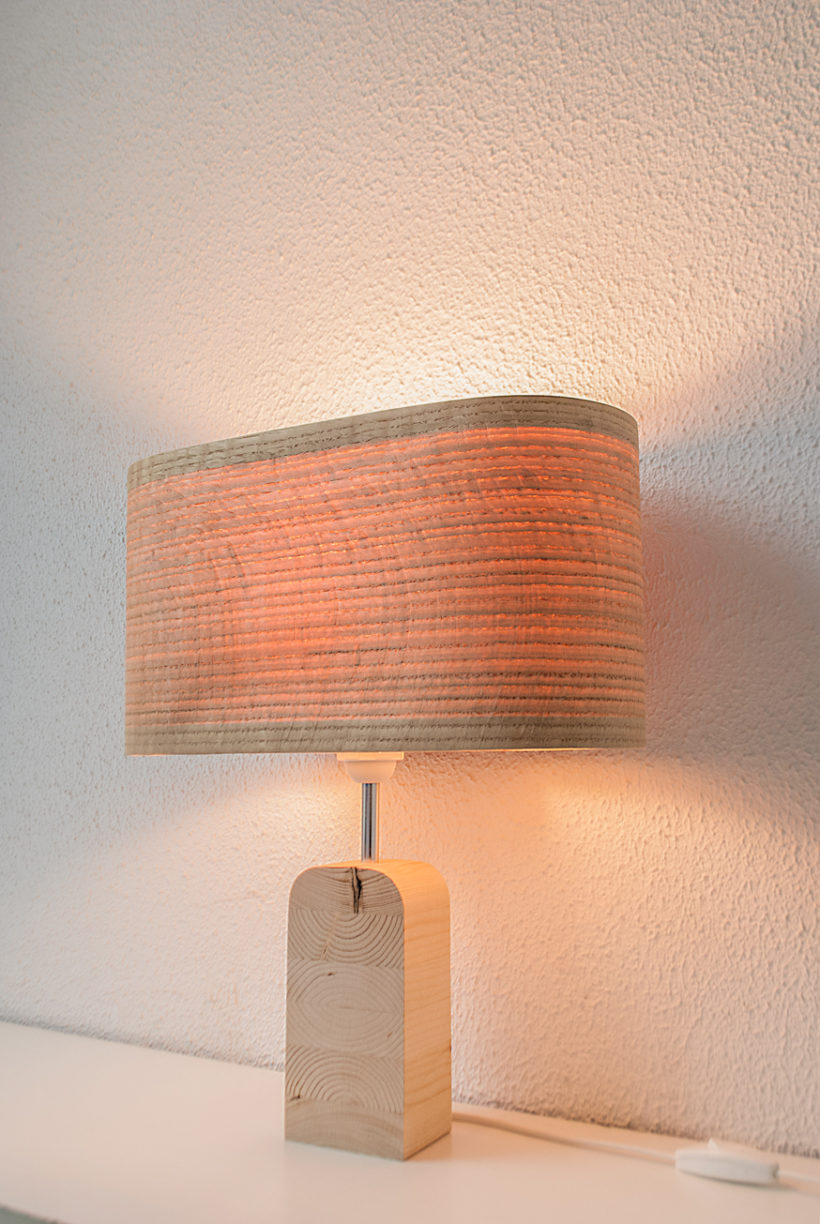 Handmade Wooden Table Lamp 'Motif Wood 2 Oak Wagon'