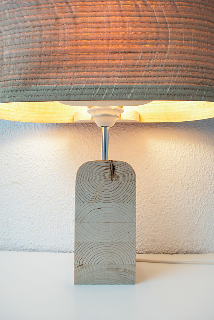 Handmade Wooden Table Lamp 'Motif Wood 2 Oak Wagon'