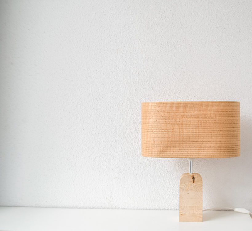Handmade Wooden Table Lamp 'Motif Wood 2 Oak Wagon'