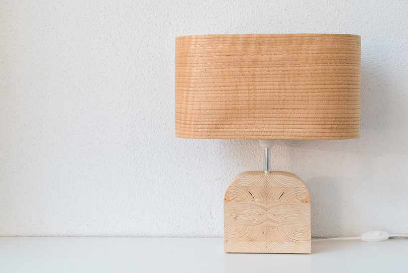 Handmade Wooden Table Lamp 'Motif Wood 4 Oak Wagon'