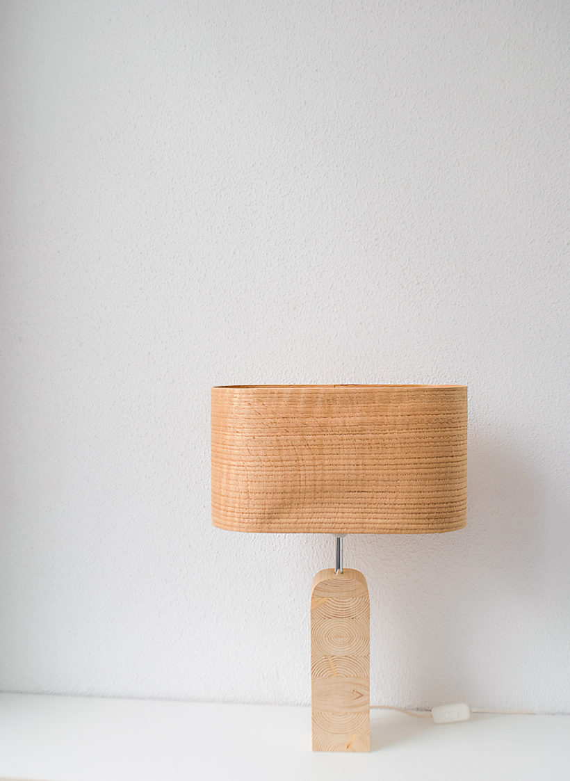 Handmade Wooden Table Lamp 'Motif Wood 3 Oak Wagon'