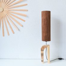 Χειροποίητο Ξύλινο Επιτραπέζιο Φωτιστικό - Giraffe Walnut Tall
