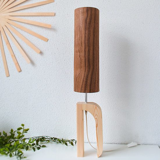 Χειροποίητο Ξύλινο Επιτραπέζιο Φωτιστικό 'Shapes' - Giraffe Walnut Tall - Pinewood Base