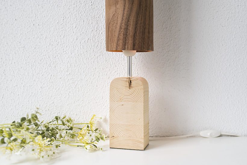 Χειροποίητο Ξύλινο Επιτραπέζιο Φωτιστικό 'Motif Wood 2 Walnut Tall'