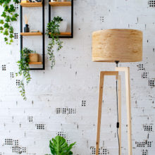 Χειροποίητο Ξύλινο Φωτιστικό Δαπέδου ‘Tripod II Oak Rustic’ Χειροποίητο Ξύλινο Φωτιστικό Δαπέδου ‘Tripod II Oak Rustic’