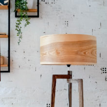 Χειροποίητο Ξύλινο Φωτιστικό Δαπέδου ‘Tripod II Olive’ - Με βαμμένη βάση Χειροποίητο Ξύλινο Φωτιστικό Δαπέδου ‘Tripod II Olive’ - Με βαμμένη βάση