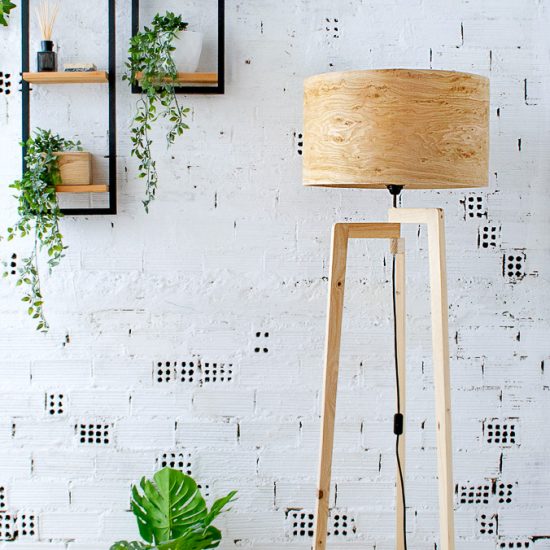 Χειροποίητο Ξύλινο Φωτιστικό Δαπέδου ‘Tripod II Oak Rustic’ Χειροποίητο Ξύλινο Φωτιστικό Δαπέδου ‘Tripod II Oak Rustic’