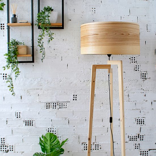 Handmade Wooden Floor Lamp 'Tripod II Olivie' Handmade Wooden Floor Lamp 'Tripod II Olivie'