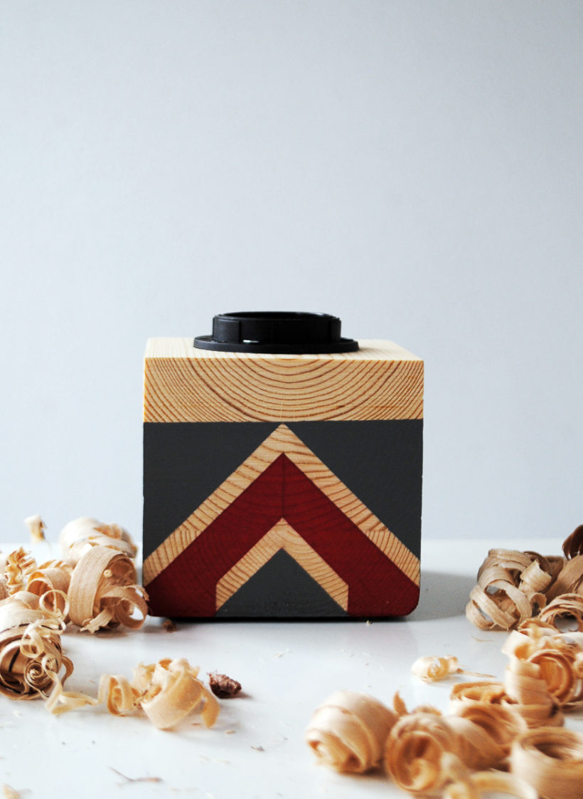 Χειροποίητο Ξύλινο Επιτραπέζιο Φωτιστικό 'Edison Cube Spruce Geometric'