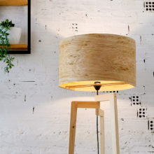 Χειροποίητο Ξύλινο Φωτιστικό Δαπέδου ‘Tripod II Oak Rustic’ Χειροποίητο Ξύλινο Φωτιστικό Δαπέδου ‘Tripod II Oak Rustic’