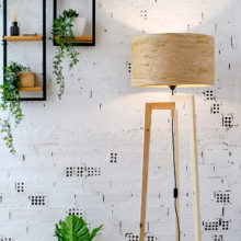 Χειροποίητο Ξύλινο Φωτιστικό Δαπέδου ‘Tripod II Oak Rustic’ Χειροποίητο Ξύλινο Φωτιστικό Δαπέδου ‘Tripod II Oak Rustic’