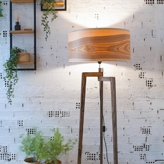 Χειροποίητο Ξύλινο Φωτιστικό Δαπέδου ‘Tripod II Olive’ - Με βαμμένη βάση