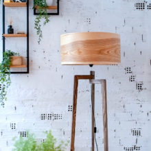 Χειροποίητο Ξύλινο Φωτιστικό Δαπέδου ‘Tripod II Olive’ - Με βαμμένη βάση Χειροποίητο Ξύλινο Φωτιστικό Δαπέδου ‘Tripod II Olive’ - Με βαμμένη βάση